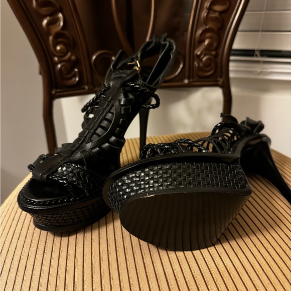 Black BCBG Max Shoe - Picture 2 of 3